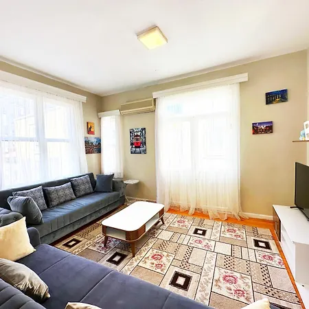 Апарт-отель Hkn Large Four-bedroom House In A Location2 Стамбул