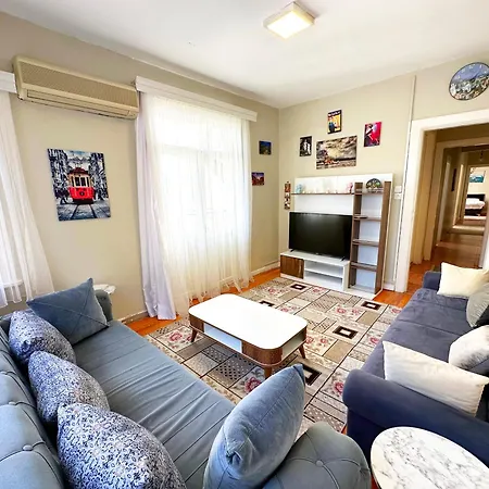 Hkn Large Four-bedroom House In A Location2